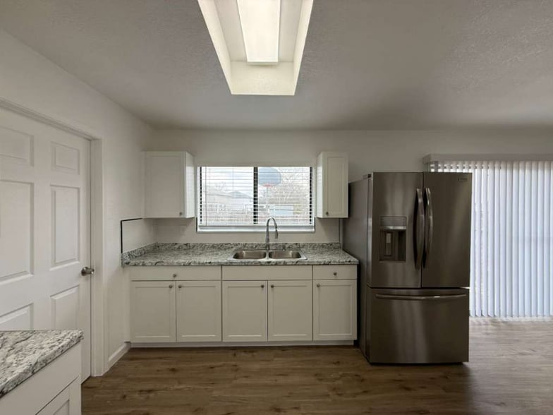 Building Photo - 6491 Beech Trail Dr