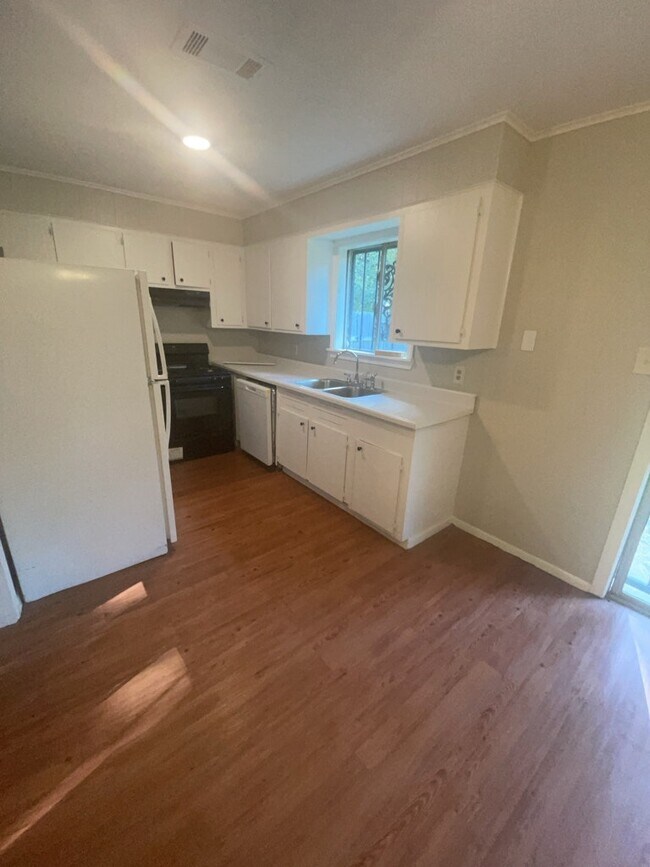 Building Photo - 327 Grover Cleveland Cir