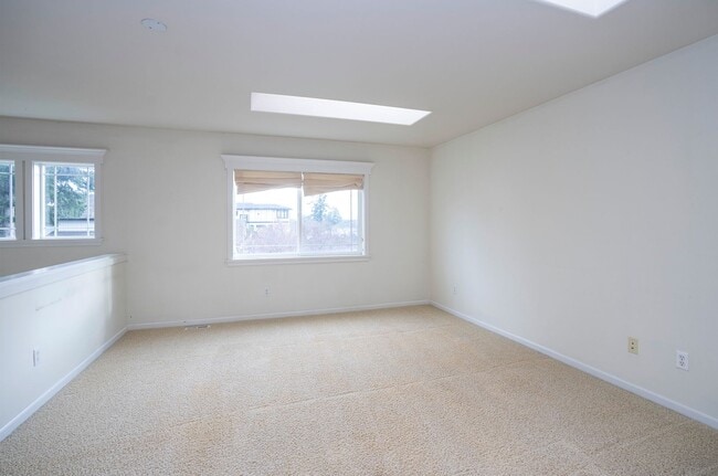 Building Photo - Beautiful Craftsman Home for Rent on Fox Island