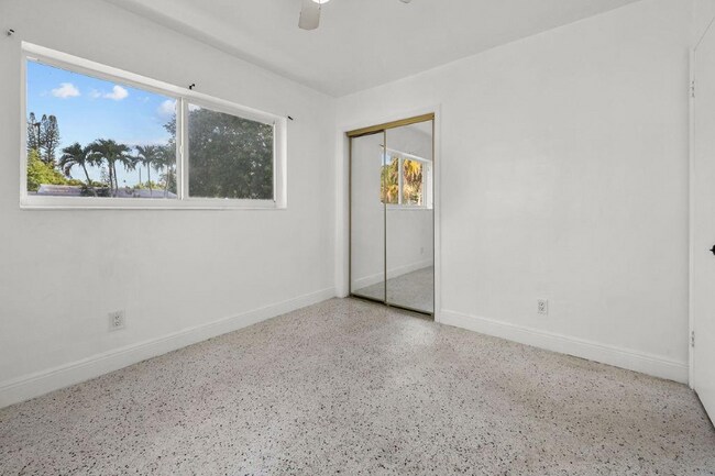 Building Photo - 2212 Roosevelt St