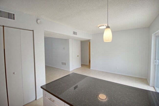 Building Photo - 1300 E Muriel St