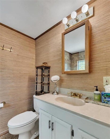 Building Photo - 2538 Parkside Dr NE