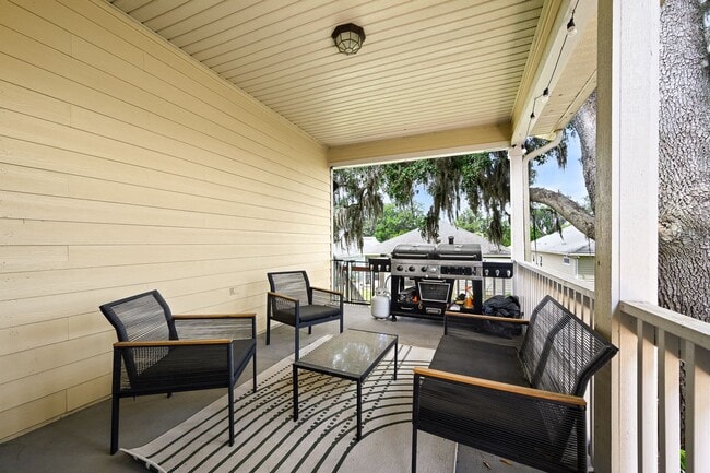 Building Photo - Optimal Location in Northwest Gainesville: South Point Neighborhood Living