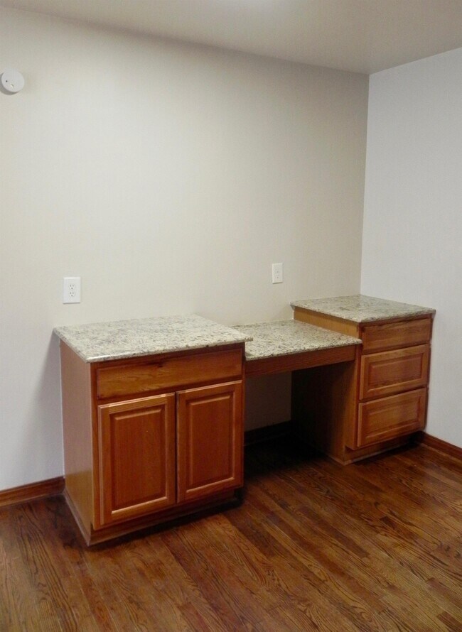 Building Photo - 4248 S Cincinnati Ave