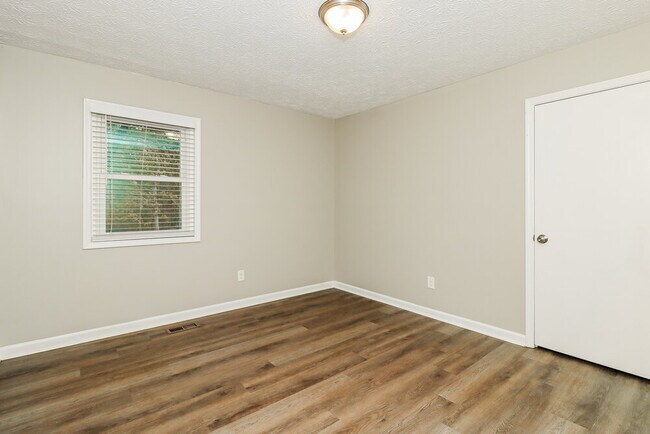 Building Photo - 1013 Summer Pl NW