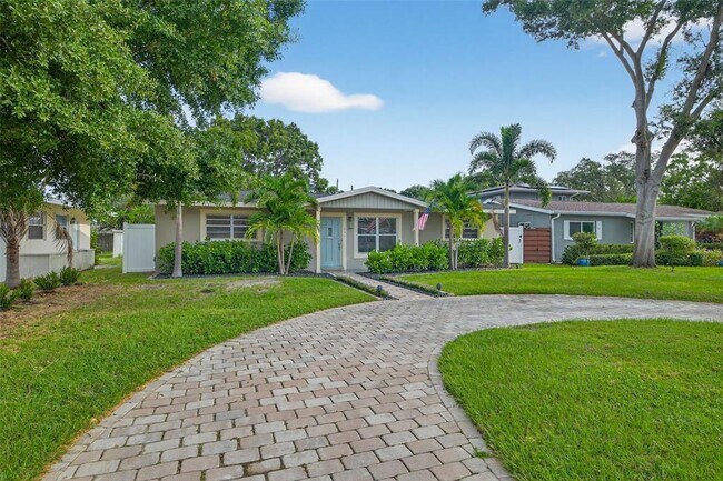 Building Photo - 637 41st Ave NE