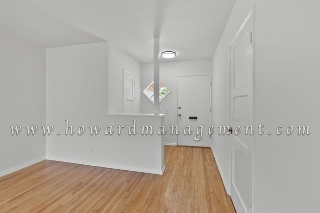 Building Photo - Cozy, Well Kept 3 Bedroom Home, Laundry & ...