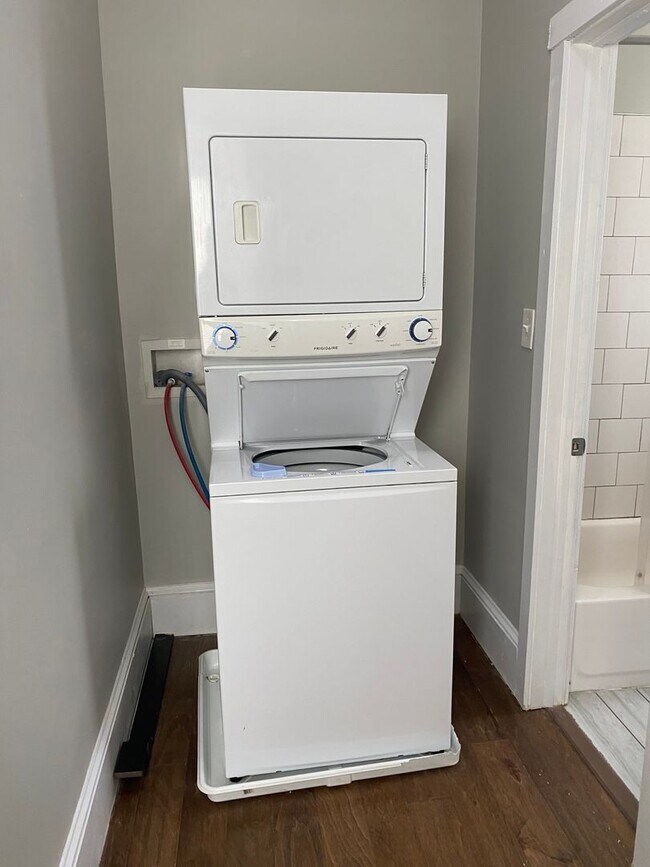 Building Photo - 528 E King St