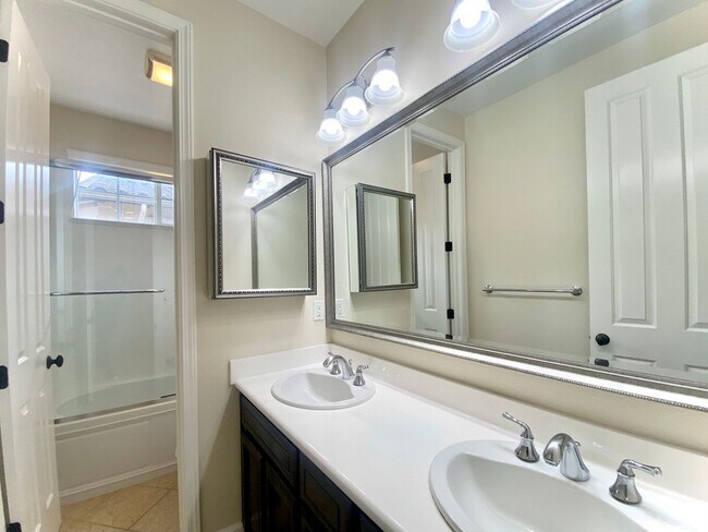 Building Photo - Dazzling 5-bedroom home in Fremont – Ardenwood Neighborhood!