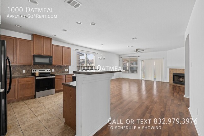 Building Photo - 1000 Oatmeal-