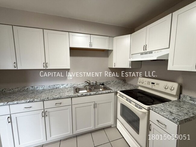 Building Photo - 2531 S Parkcrest Dr