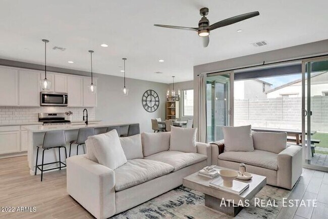 Building Photo - 13196 W Redstone Dr