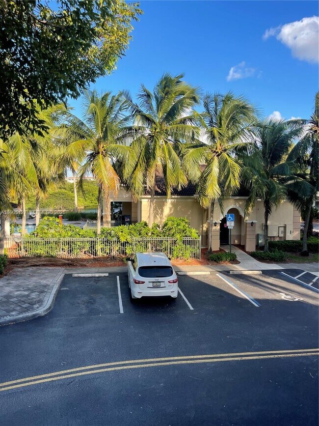 Building Photo - 2541 Centergate Dr