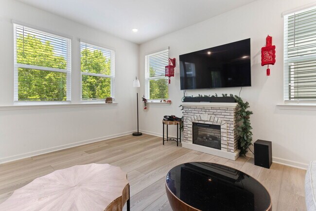 Building Photo - 1537 Underbrush Dr