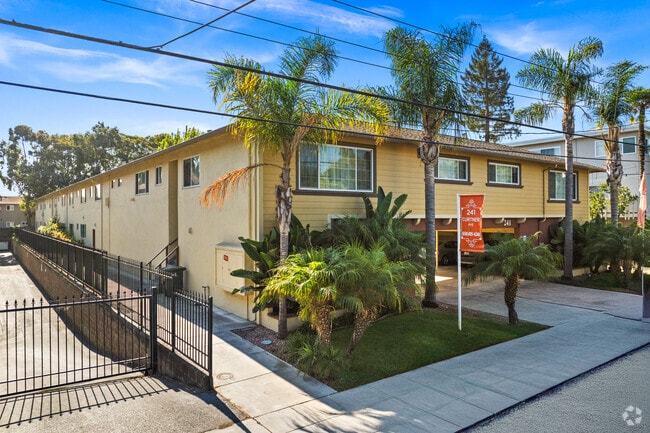 Primary Photo - 241 Curtner