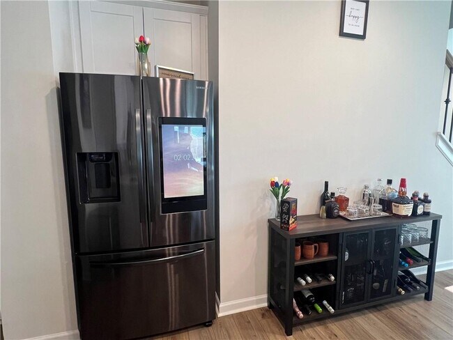 Building Photo - 242 Wells Cir