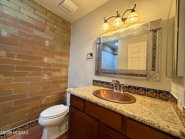 Building Photo - 5213 N Tigua Dr