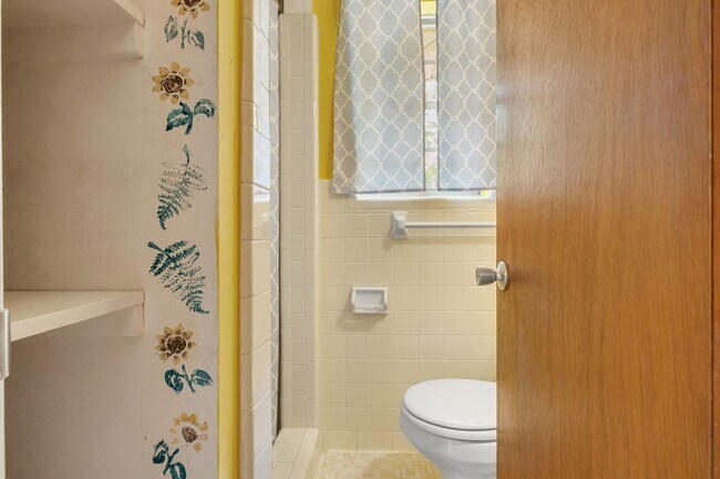 Building Photo - Stunning 3 Bedroom 2 Bathroom Mid-Century ...