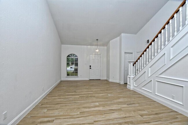 Building Photo - 17607 Klamath Falls Dr