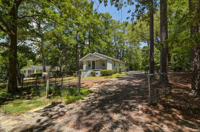 Building Photo - Charming 2 Bedroom Home, close to USC & lo...