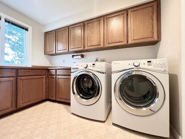 Building Photo - 13906 205th Ave NE