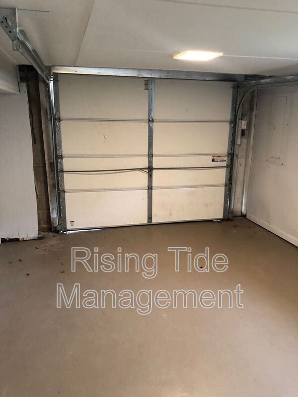 Building Photo - 928 5 Mile Rd