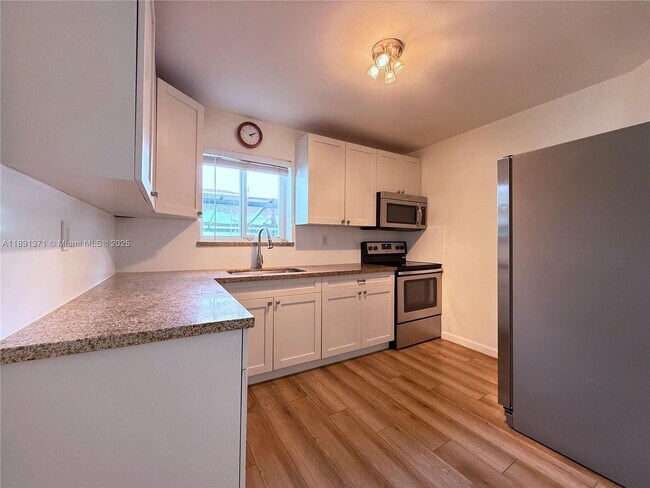 Building Photo - 2625 SW 67th Ave