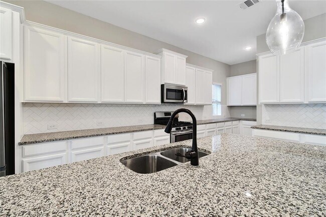 Building Photo - 32193 Park Plains Dr