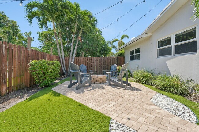 Building Photo - 2691 NE 18th St