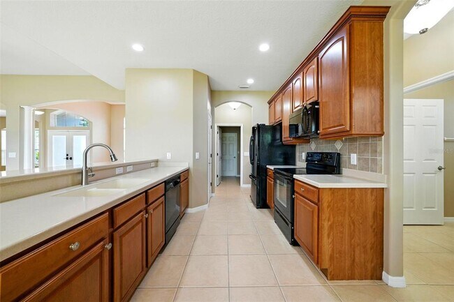 Building Photo - 36815 Queen Bee Ln