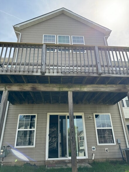 Building Photo - 15 Lombard Ln