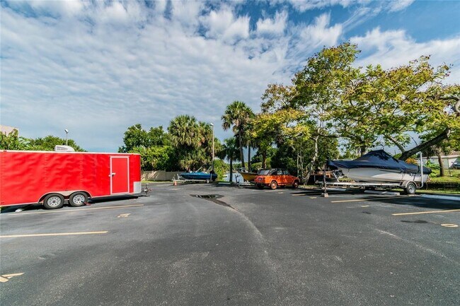 Building Photo - 9001 Tudor Dr