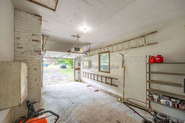 Building Photo - 42 Mountain Ave