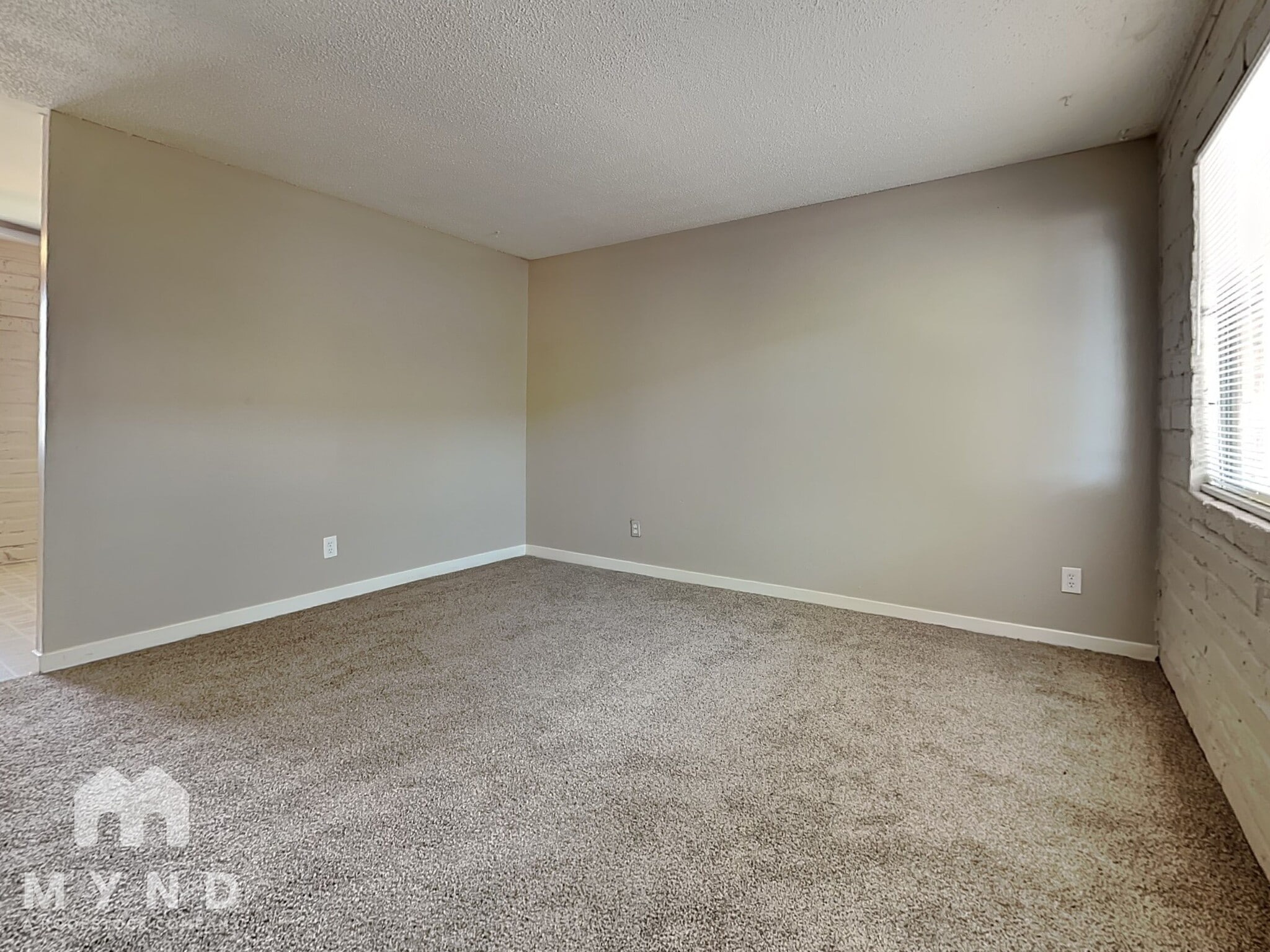 Building Photo - 912 S Dorsey Ln