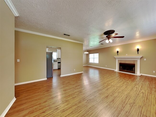 Building Photo - 906 Crystal River Rd