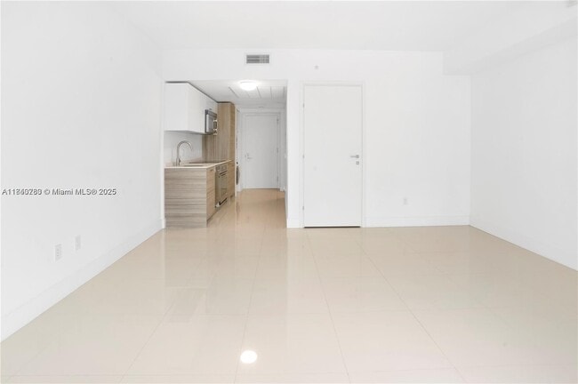 Building Photo - 1300 Brickell Bay Dr