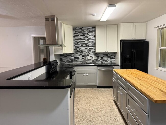 Building Photo - 845 Edgewood Rd