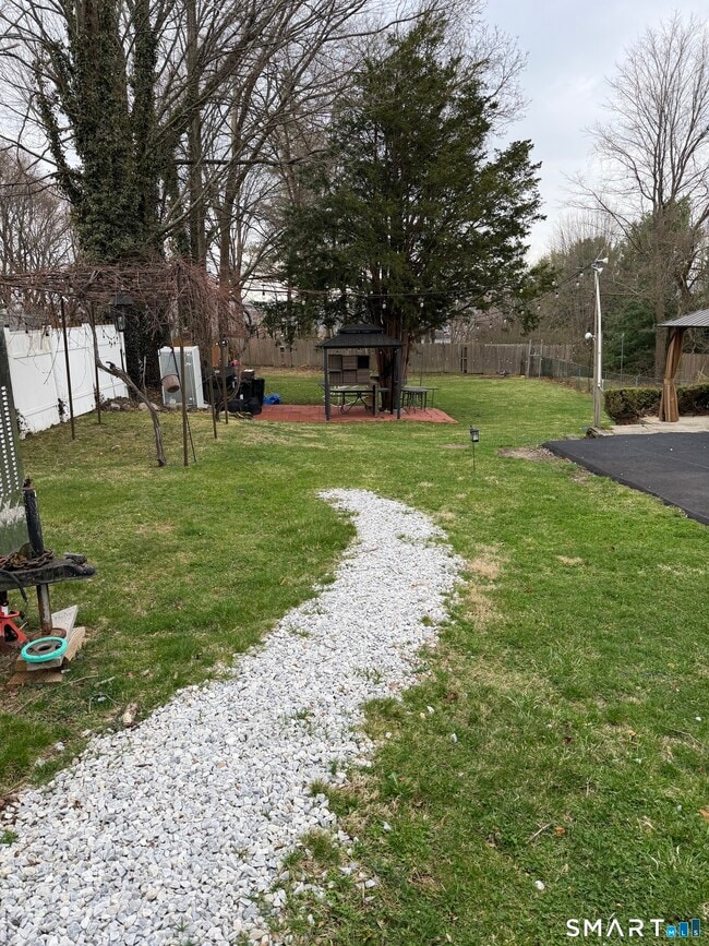 Building Photo - 33 Pilgrim Ave