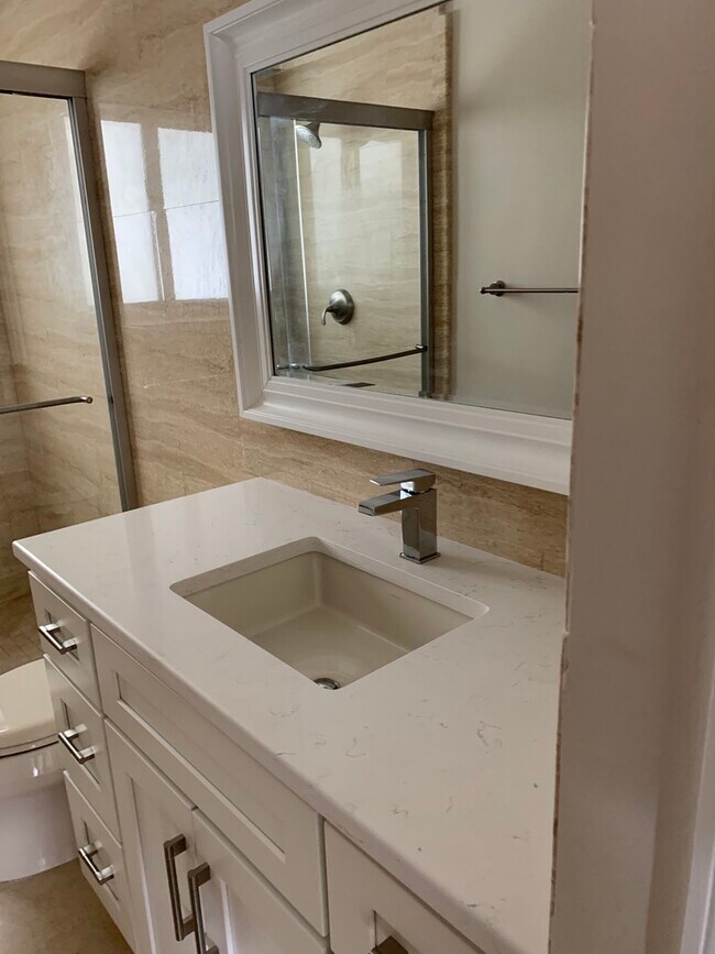 Building Photo - 580 NW 13th Dr