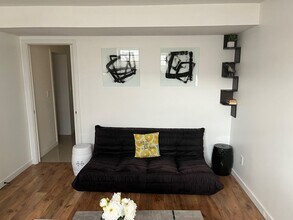 Building Photo - Three Pearls