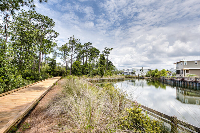 Building Photo - 636 Flatwoods Forest Loop