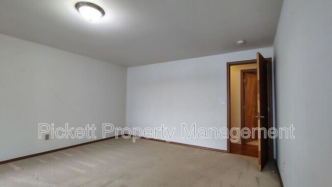 Building Photo - 28802 WA-104