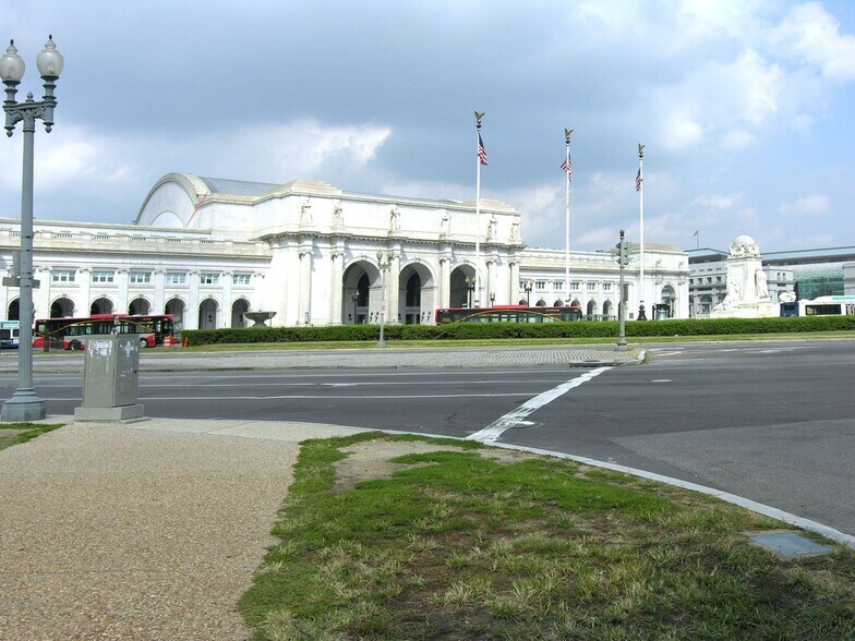 Building Photo - 1110 3rd St NE
