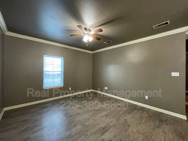 Building Photo - 31855 LA-16