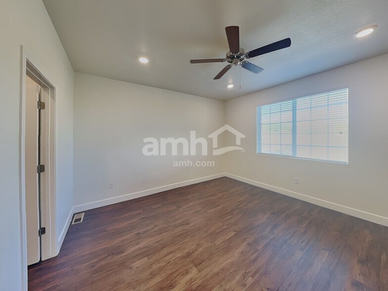 Building Photo - 14891 W 82nd Ave