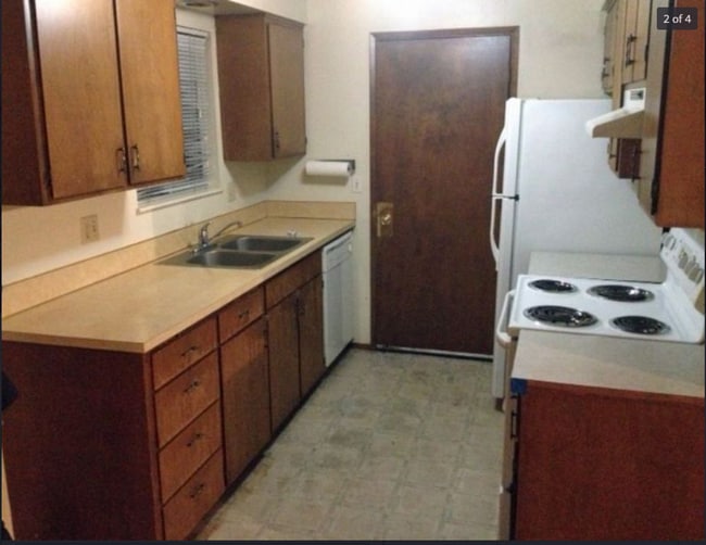 Building Photo - WarP01