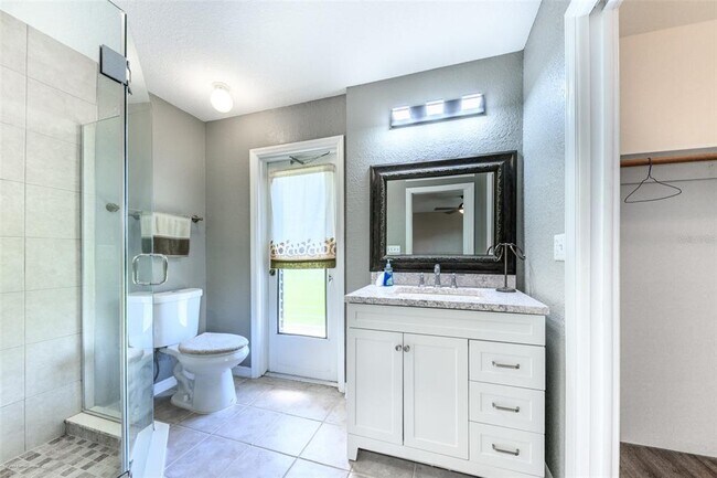 Building Photo - 2498 Abscott St