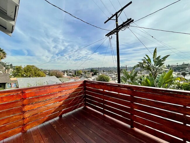 Building Photo - 3 Bed 1 & 1/2 Bath Home in a great Highland Park Location is Now Available!