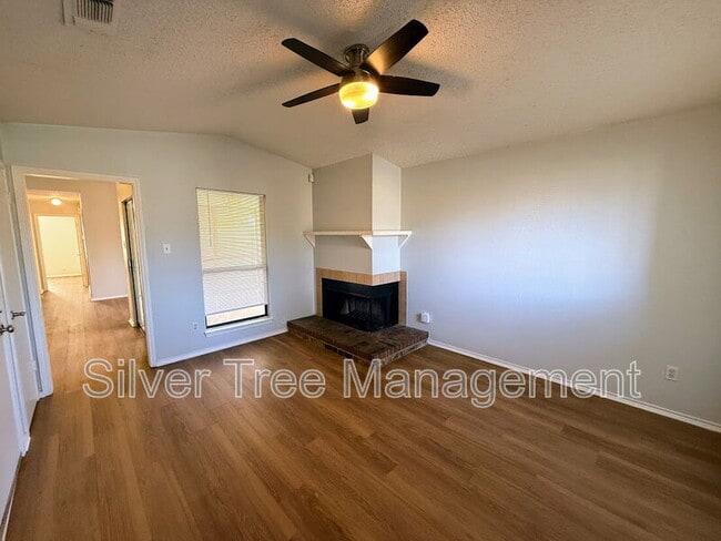 Building Photo - 6847 S Creek Dr