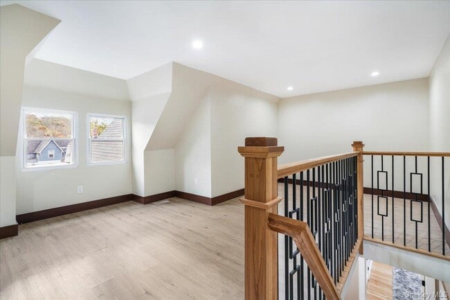 Building Photo - 260 W Main St